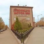Brooklyn Motor Hotel 2*