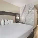 Hotel Western Executive Residency Bronx