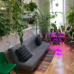 Urban Jungle Oasis In Queens!