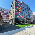 Super 8 By Wyndham Brooklyn Williamsburg