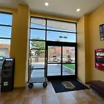 Super 8 By Wyndham Brooklyn Williamsburg