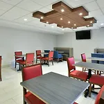 Hotel Country & By Radisson, Staten Island New York