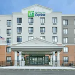 Country & By Radisson, Staten Island Hotel