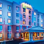 Country & By Radisson, Staten Island 3*