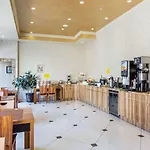 Ramada By Wyndham Flushing Queens 3*