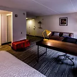 Hotel Hampton & Staten Island