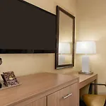Hotel Days By Wyndham Long Island 3*