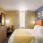 Hotel Days By Wyndham Long Island