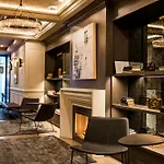 Hotel 32 32