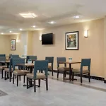 Hotel Comfort & Near Jfk Air Train 3*