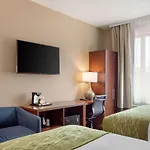Hotel Comfort & Near Jfk Air Train 3*