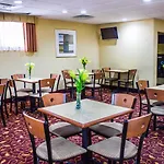 Travelodge By Wyndham Queens Hotel 3*