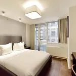 Hotel 32 32