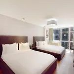 Hotel 32 32