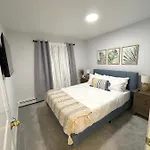 Modern Apartment With Parking & Quick Ride To Manhattan