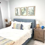 Modern Apartment With Parking & Quick Ride To Manhattan
