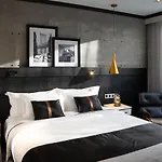42 Williamsburg 4*