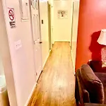 Homestay Large 3-bedrooms/2-bath Apt, One Block To Train