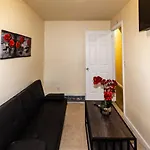 Cozy Shack 1 Bedroom Studio With Sofa And Full Kitchen In Elmhurst Ny New York