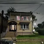 Quiet 3 Bedroom Apartment In Private Home