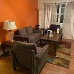 Homestay Large 3-bedrooms/2-bath Apt, One Block To Train *