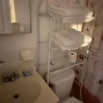 Large 3-bedrooms/2-bath Apt, One Block To Train Homestay