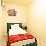 Cozy Shack 1 Bedroom Studio With Sofa And Full Kitchen In Elmhurst Ny * New York