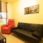 Cozy Shack 1 Bedroom Studio With Sofa And Full Kitchen In Elmhurst Ny