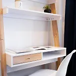 69-3c Stylish Lower East East 1br Brand New New York
