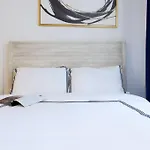 24-17 Renovated Studio Prime Location Wd