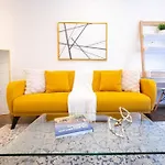 69-3c Stylish Lower East East 1br Brand New