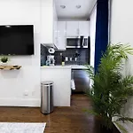 69-2d Stylish Lower East Side 1br Brand New * New York