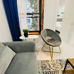 78-3A Luxury Brand New Modern 1Br W&D