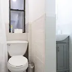 Apartment 428-3r Spacious Prime Midtown 2br Newly Furnished New York