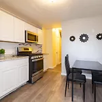 Cozy Shack 1 Bedroom Studio With Sofa And Full Kitchen In Elmhurst Ny * New York