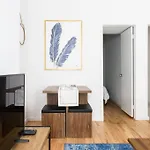 428-3r Spacious Prime Midtown 2br Newly Furnished * New York