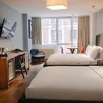 Hotel 32 32