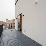 Chic Mezzanine Loft With Rooftop And Shoreline Nearby At \