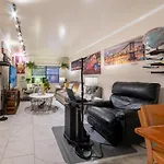 Apartment Booking.com Exxlusive: Fully Furnished One Bedroom Entire With Full Size Bed. For One Person Or Couple, Soulmate Positive Friendship *