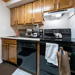 Booking.com Exxlusive: Fully Furnished One Bedroom Entire With Full Size Bed. For One Person Or Couple, Soulmate Positive Friendship *