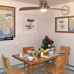 Apartment Booking.com Exxlusive: Fully Furnished One Bedroom Entire With Full Size Bed. For One Person Or Couple, Soulmate Positive Friendship