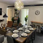 Stylish 4Bd Space W/Backyard, Grill And More!