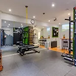 Beautiful Private & Close To Everything!