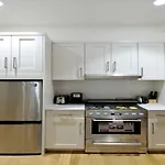 Spacious 2Br 2Ba In The Heart Of Midtown Manhattan
