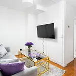 Stunning 3 Bd/1 Ba Apartment In Manhattan