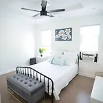 Beautiful 3-bedroom In Brooklyn With Parking Hotel