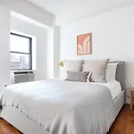 Apartment Chelsea 1br W Doorman Nr Penn Station Nyc-526 *