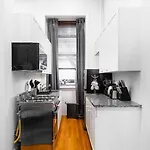 Spacious In Brooklyn Heights Apartment *