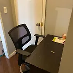 Luxury Apt - 3 Stops To \