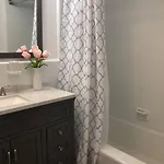Private In Townhouse W Shared Baths Qn Bed 1-3ppl * New York